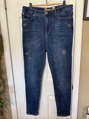 Seven7 Sunrise Mid Rise Dark Blue Skinny Stud Accents Size 12 W 17” L 28”